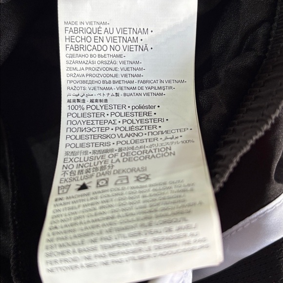 Nike Dri-Fit Standard Fit running shorts,panty lined, mesh panels, elastic waist - Picture 8 of 8